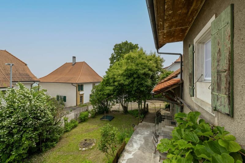 Corps de ferme de 820 m² comprenant 3 appartements et 2 granges partiellement rénovées, à 8 km d'Avenches et à 25 km de Neuchâtel et Fribourg. copie (6)