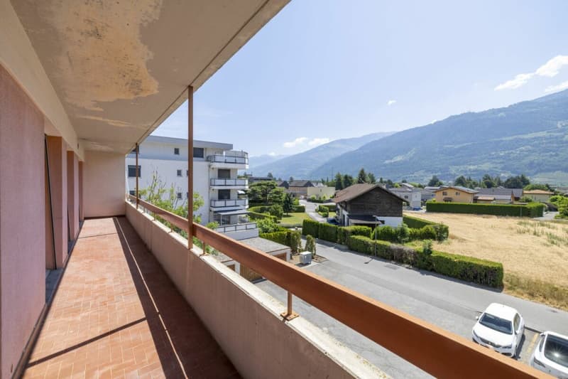 Lumineux appartement de 3,5 pièces rénové, offrant une surface brute de 79 m² (12)