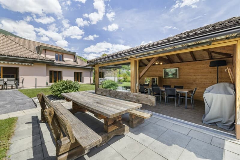 Splendide villa 6 pièces 1/2 de 297 m2 avec un magnifique extérieur (23)