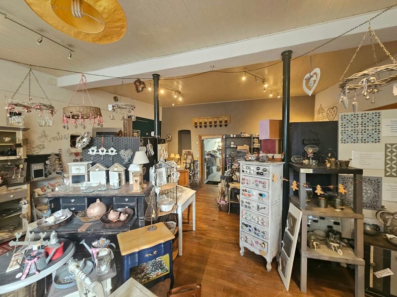 Local commercial de 2 pièces, avec vitrine, au cœur d'Aubonne (2)