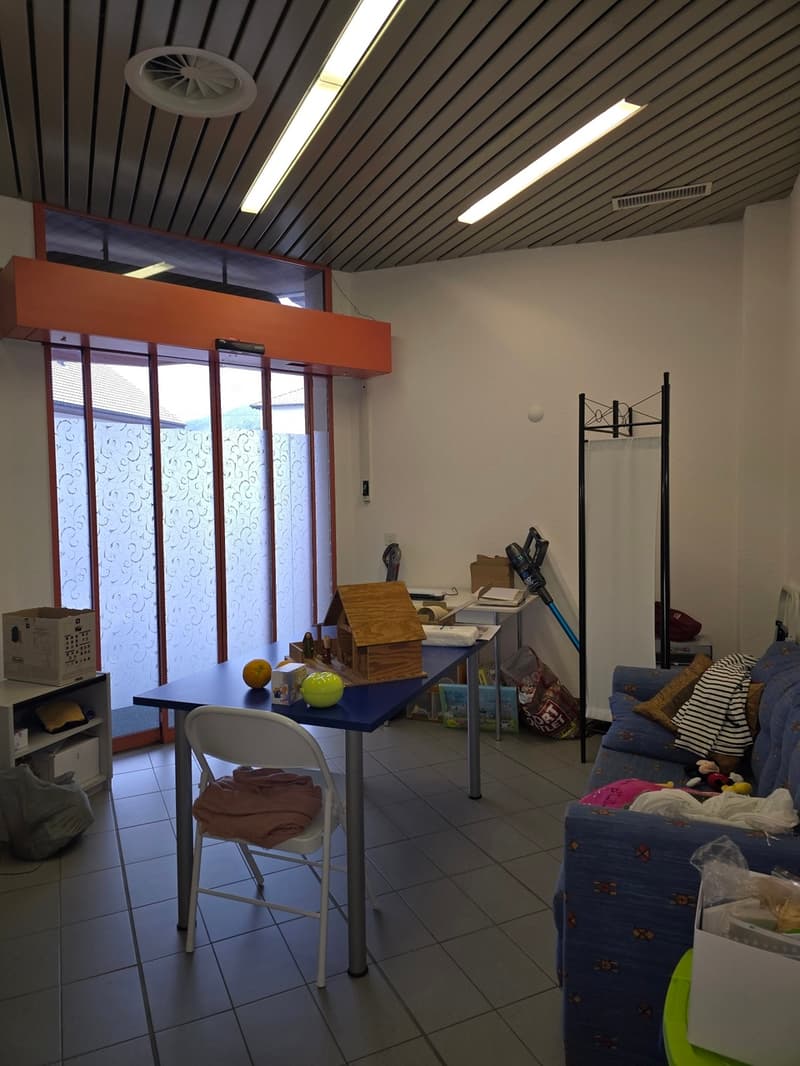 Surface commerciale de 60 m2 à  plain-pied avec vitrines (3)