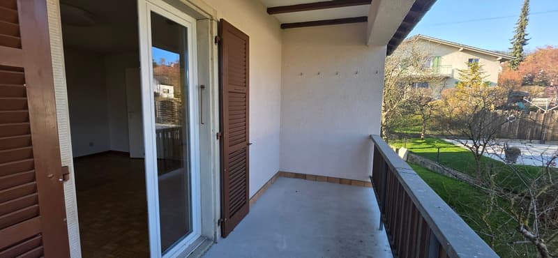 Lumineuse maison de 4.5 pièces avec fort potentiel et grands garages (5)