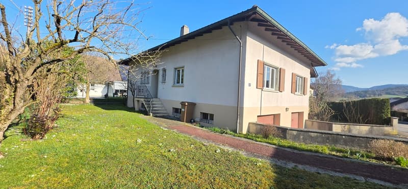 Lumineuse maison de 4.5 pièces avec fort potentiel et grands garages (10)