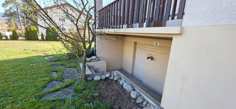 Lumineuse maison de 4.5 pièces avec fort potentiel et grands garages (8)