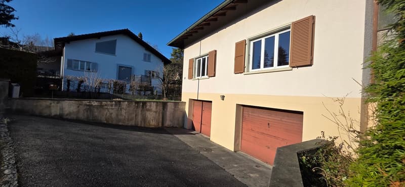 Lumineuse maison de 4.5 pièces avec fort potentiel et grands garages (11)