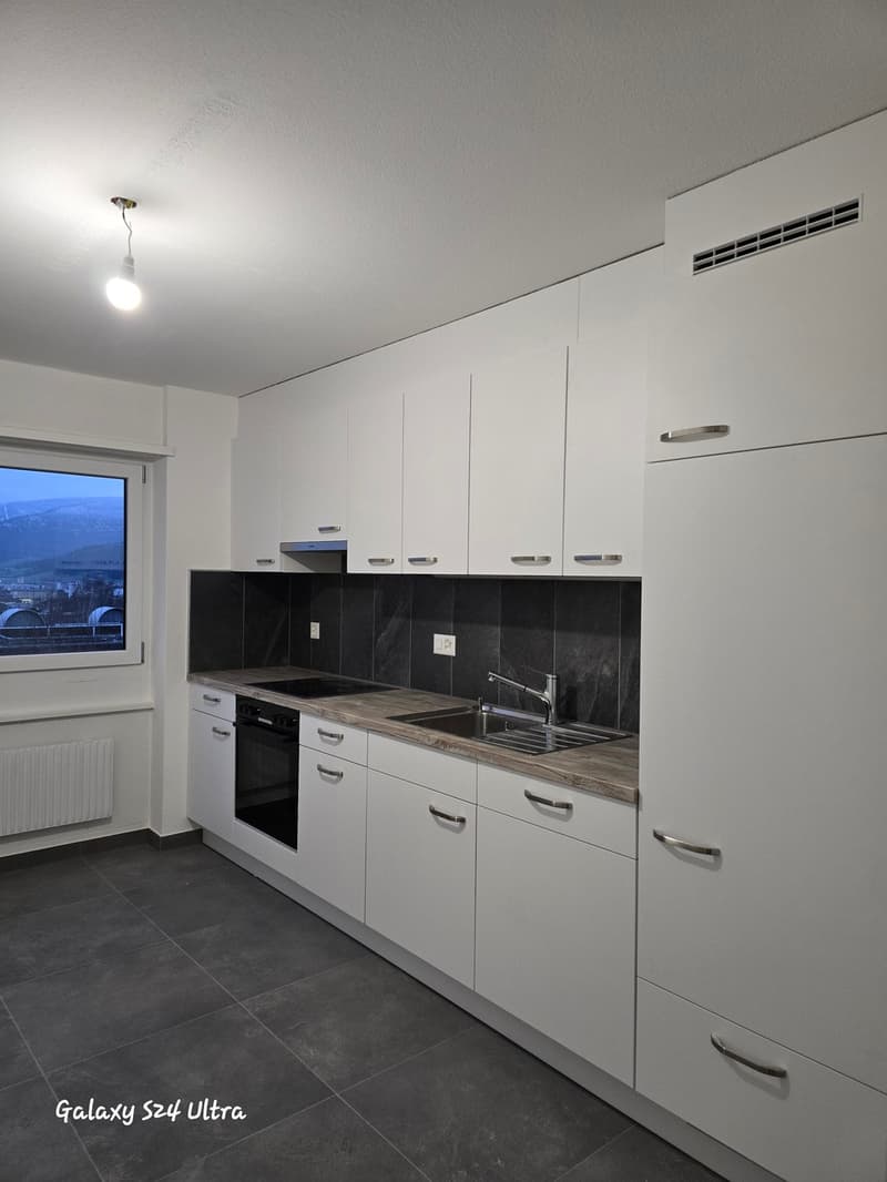 Appartement rénové de 4 pièces au 3ème étage Avec ascenseur (2)