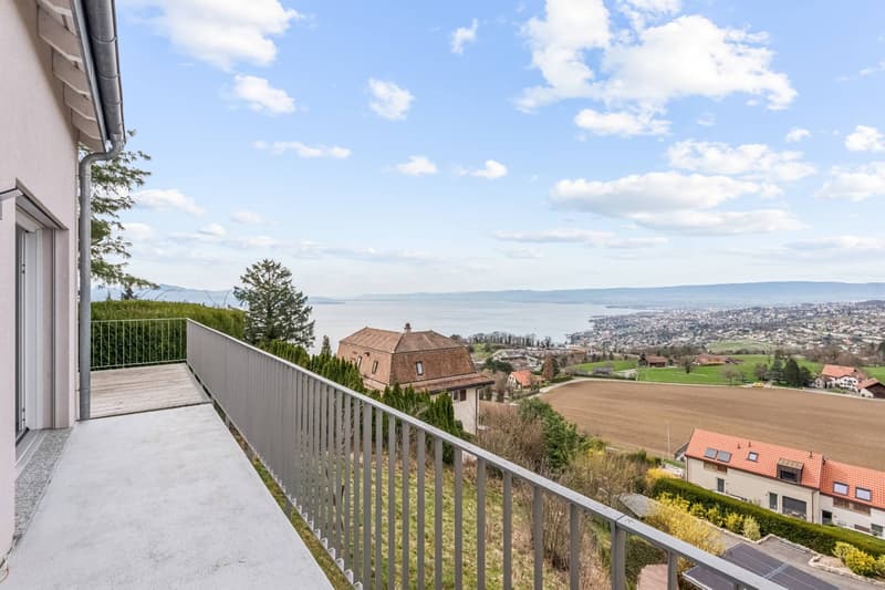Entre lac et vignes : une villa moderne au charme irrésistible (12)