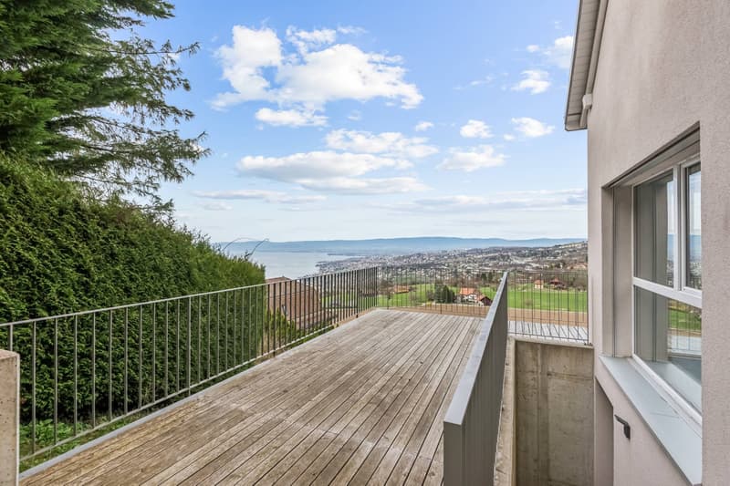 Entre lac et vignes : une villa moderne au charme irrésistible (10)