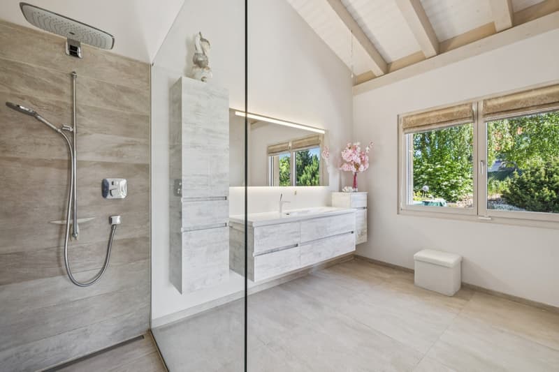 Villa contemporaine de standing avec vaste jardin et vue dégagée (9)