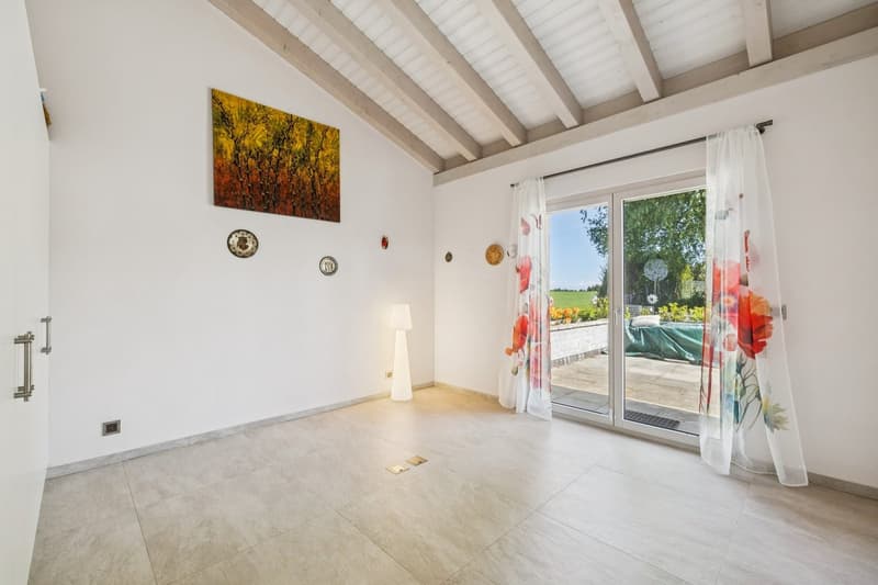 Villa contemporaine de standing avec vaste jardin et vue dégagée (7)