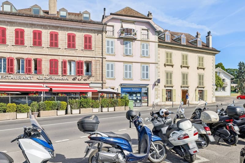 Opportunité d'investissement rare au centre-ville avec vue sur le lac (1)