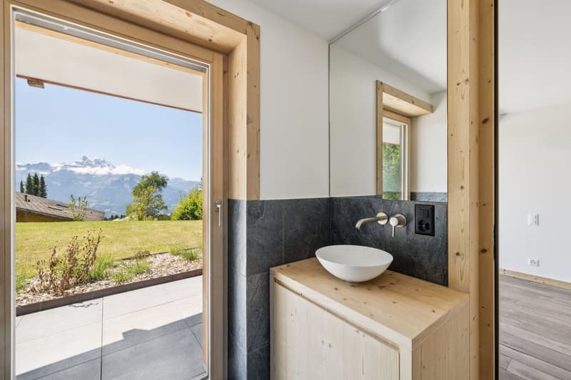 Rare duplex avec jardin, ski-in & ski-out, vue sublime! (9)