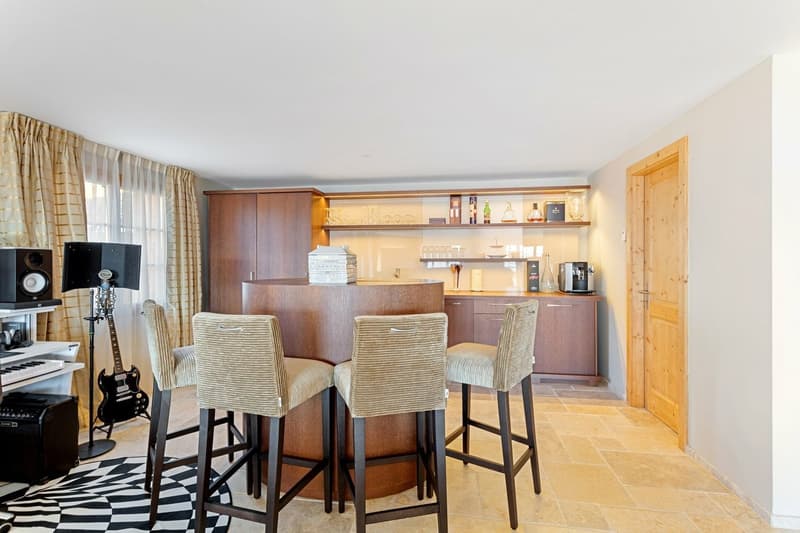 Chalet d'exception de 15 pièces, ascenseur et vue panoramique! (8)