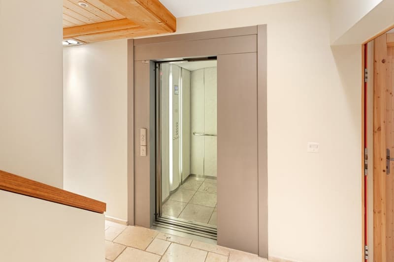 Chalet d'exception de 15 pièces, ascenseur et vue panoramique! (4)