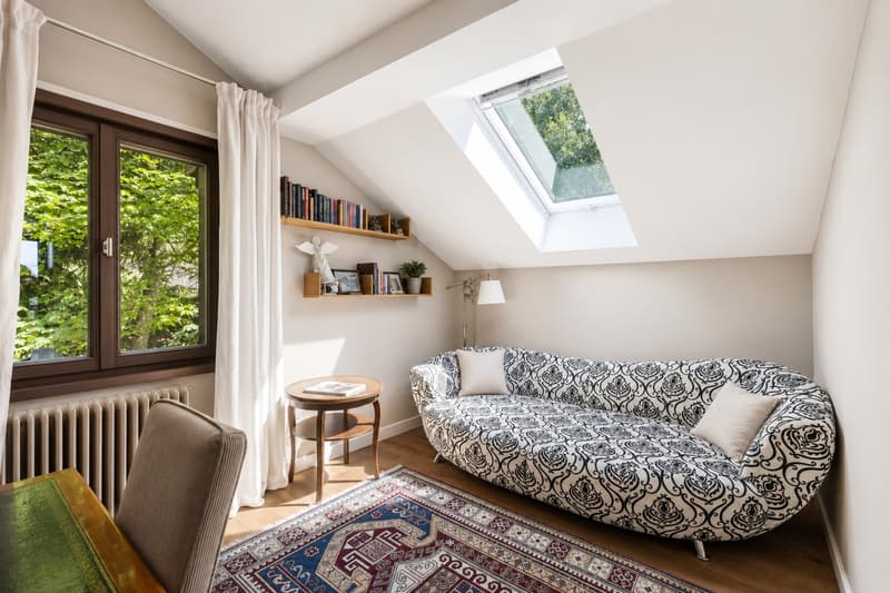 Pièce attenante à la suite parentale, idéale comme chambre d'enfant, dressing ou bureau privé.