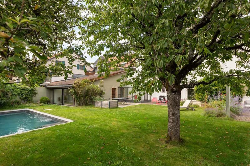 Maison de caractère avec piscine et potentiel de rendement (7)
