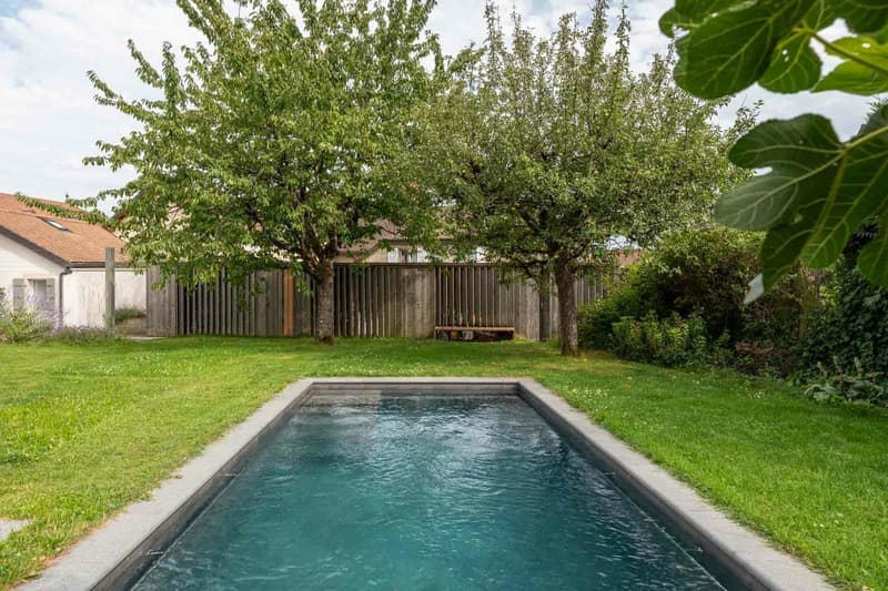 Maison de caractère avec piscine et potentiel de rendement (11)