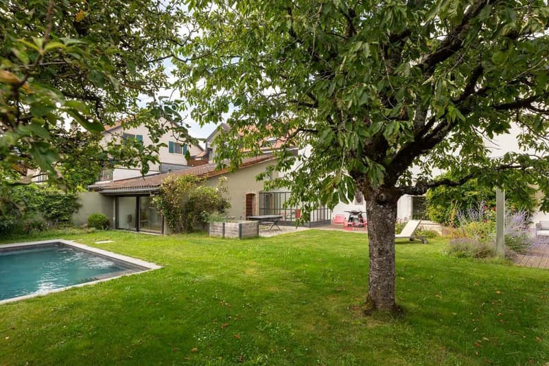 Maison de caractère avec piscine et potentiel de rendement (7)