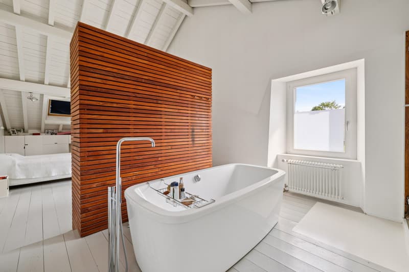 Salle de bains attenante à la master