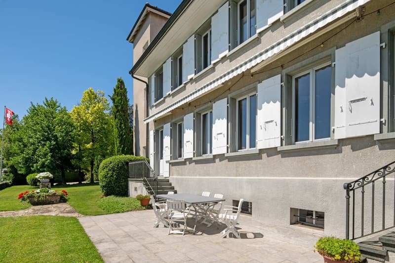 Extraordinaire bâtisse pied dans l'eau (5)