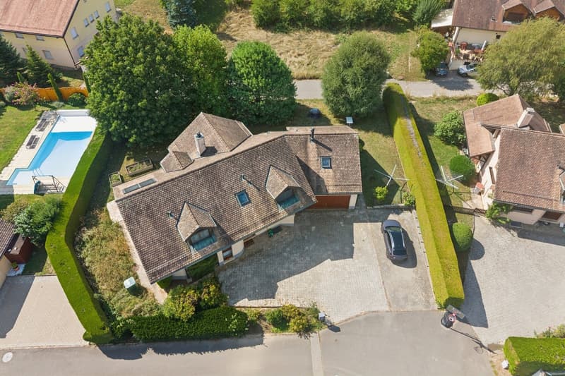 Villa individuelle spacieuse, entourée de verdure (2)