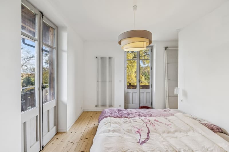 La suite parentale avec son dressing attenant et son accès au balcon
