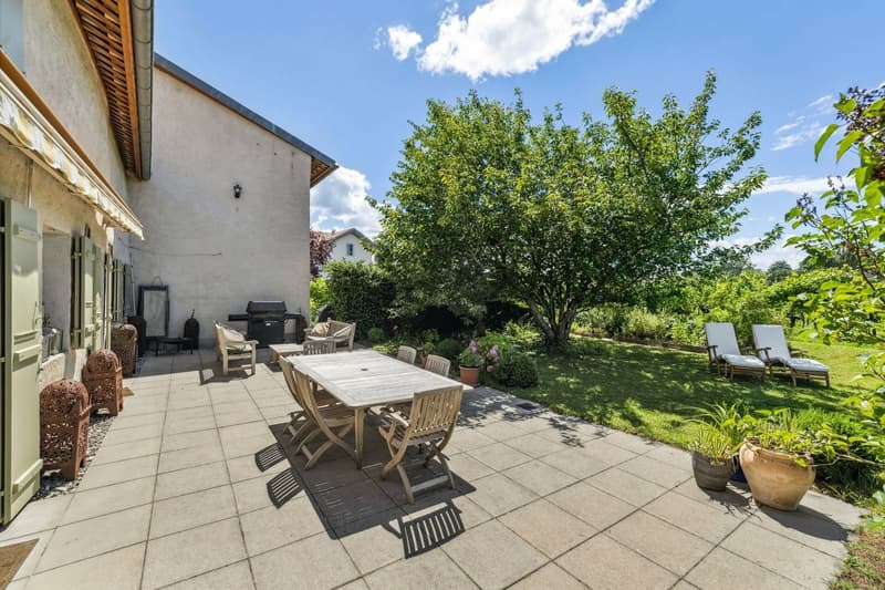 Magnifique maison avec cachet au coeur de Jussy (7)