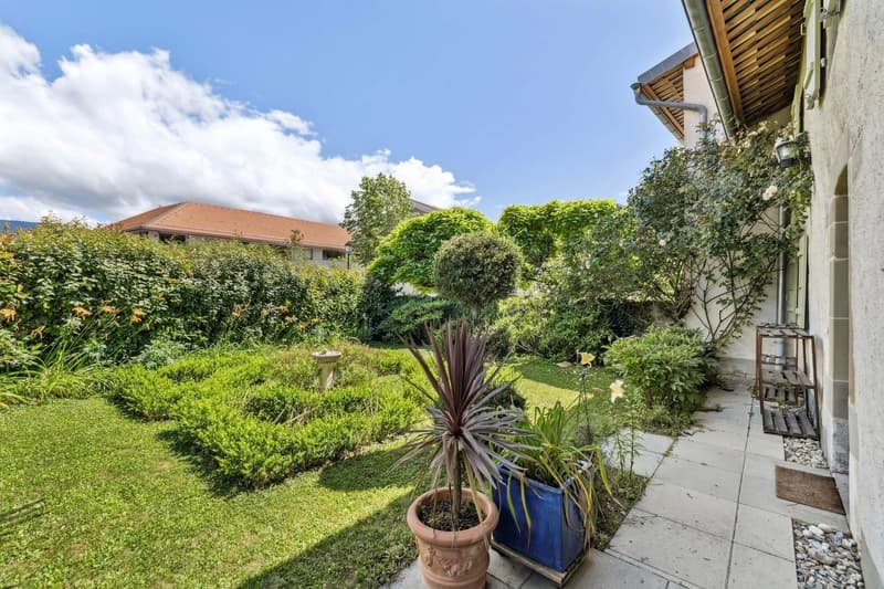 Magnifique maison avec cachet au coeur de Jussy (9)