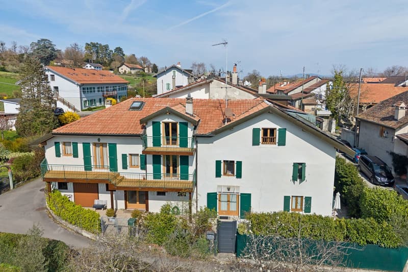 EXCLUSIVITÉ : Grande Maison de Village à deux logements (2)