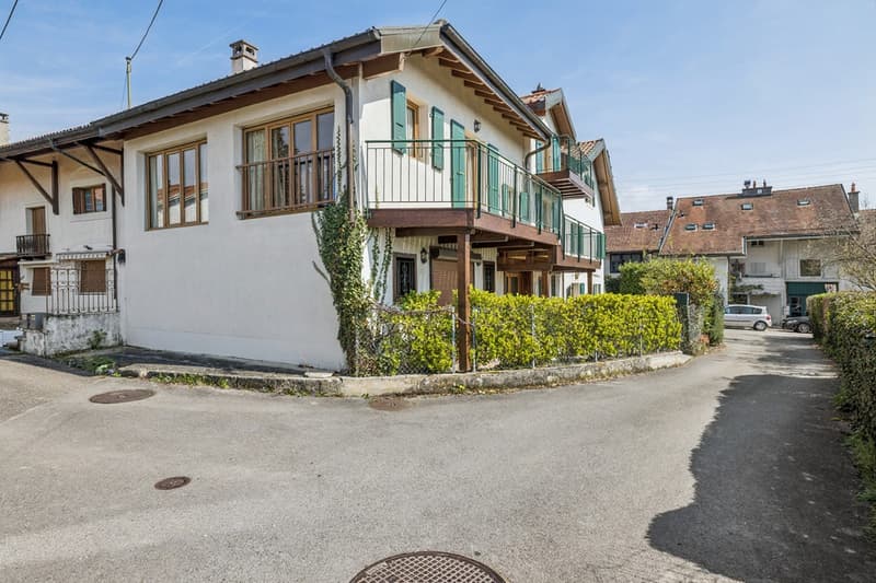 EXCLUSIVITÉ : Grande Maison de Village à deux logements (1)