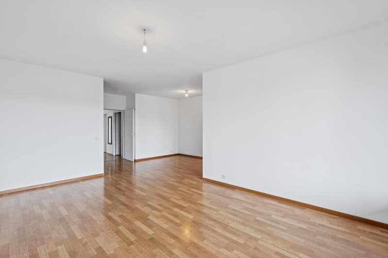 EXCLUSIVITE - Bel appartement de 4 pièces en étage élevé (3)