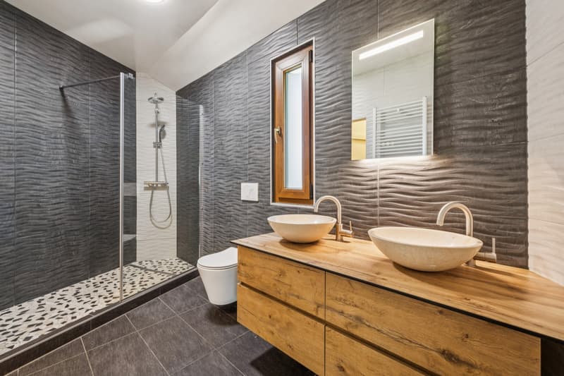 Salle de bain de la suite parentale au rez-de-chaussée
