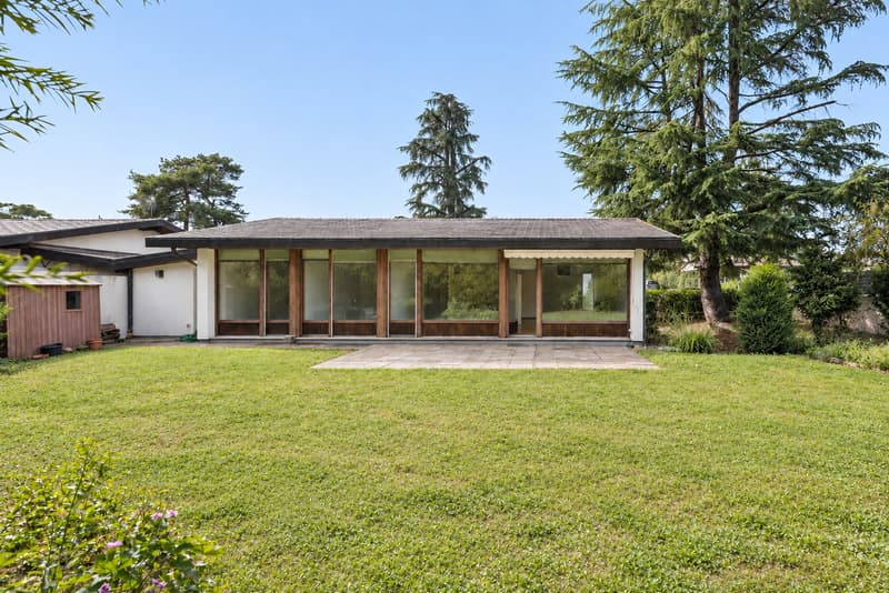 Villa de plain-pied avec jardin à rénover (2)