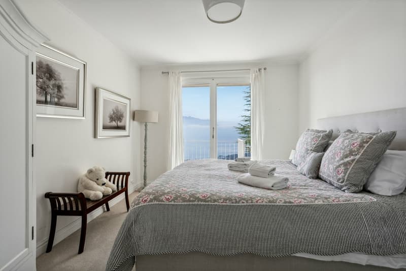 Magnifique villa avec vue panoramique sur le lac et les montagnes (11)
