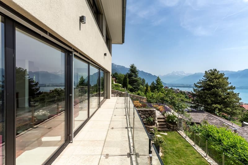Superbe villa contemporaine avec vue à 180 sur le lac et les Alpes (1)