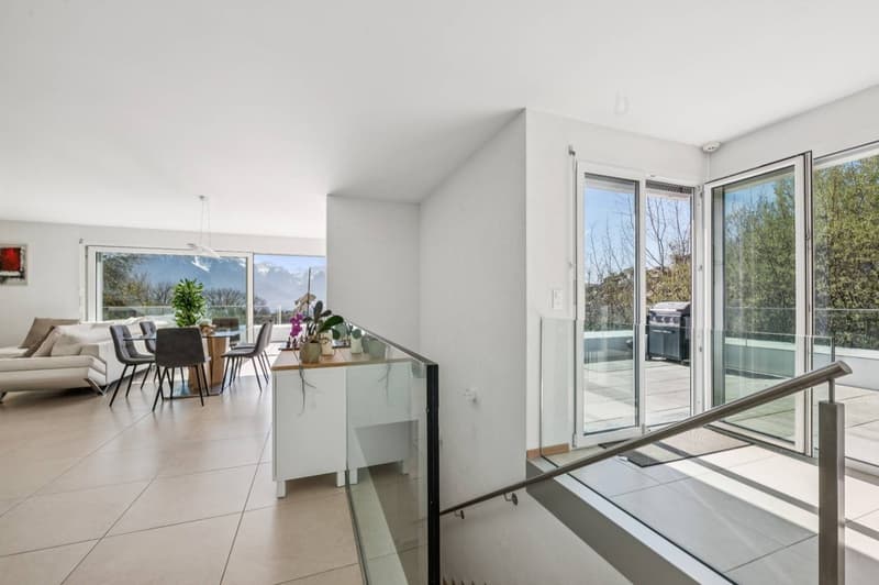 Duplex en attique contemporain avec vue sur le lac (4)