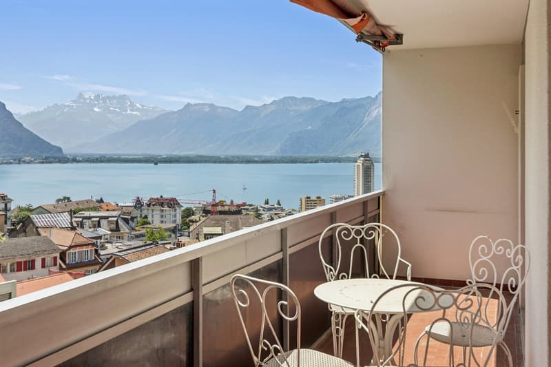 Magnifique 2.5 pièces au dernier étage avec balcon panoramique à Montr (1)