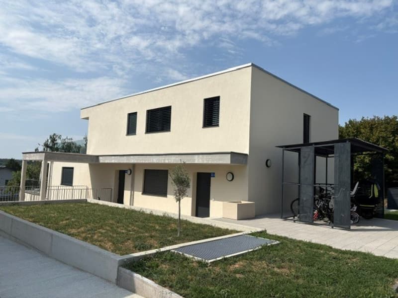 Bel emplacement Magnifique 3 1/2 pièces avec terrasse et jardin. (2)