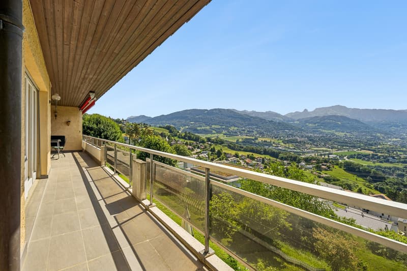 Spacieux appartement avec vue lac (2)