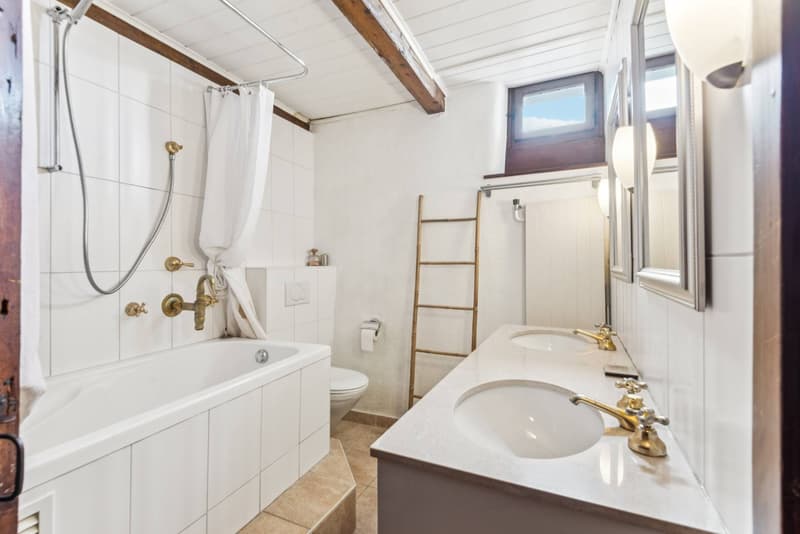 Maison villageoise de caractère balcon en toiture avec très belle vue (10)