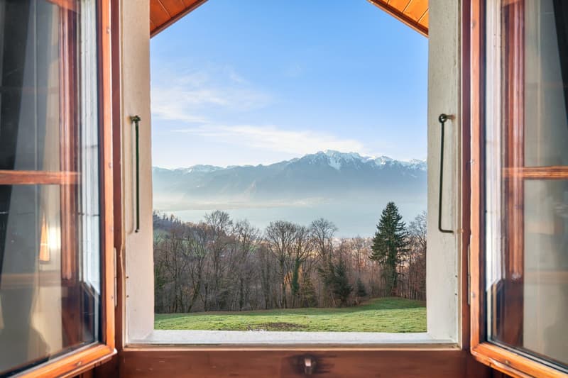 Superbe maison individuelle offrant une magnifique vue sur le lac (2)