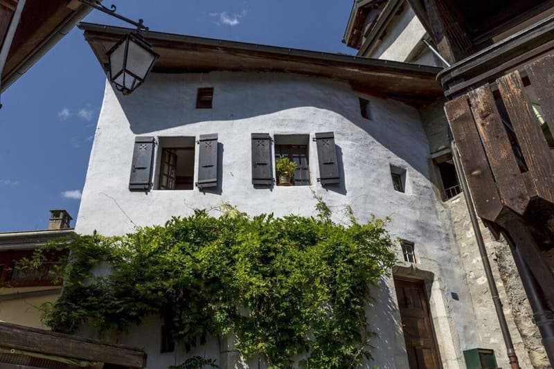 Maison villageoise de caractère balcon en toiture avec très belle vue (13)
