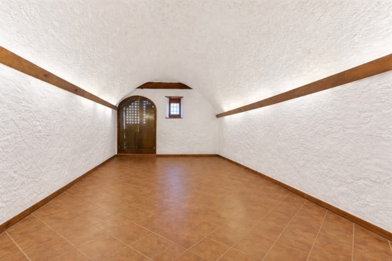 Maison villageoise de caractère balcon en toiture avec très belle vue (12)