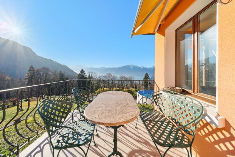 Superbe maison individuelle offrant une magnifique vue sur le lac (3)