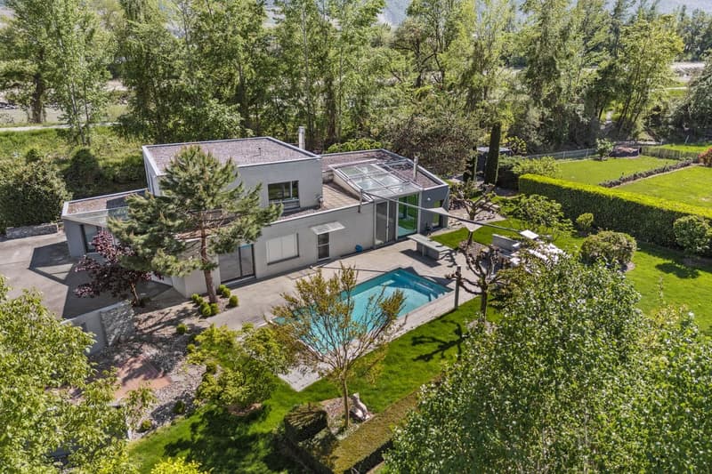 Villa exclusive avec piscine, volumes généreux et cadre idyllique (2)