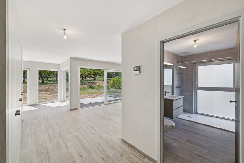 Appartement neuf de 2.5 pièces avec grand jardin et terrasses (11)
