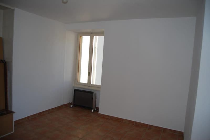 Charmant appartement de 2.5 pièces rénové proche de Sierre (5)