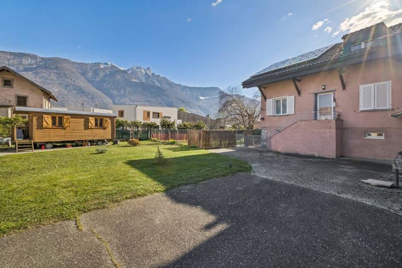 Élégante maison jumelée avec vaste terrain au coeur de Saillon (13)