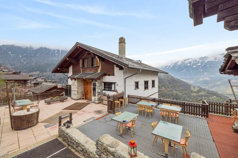 Appartement ou projet au centre de Mase avec vaste terrasse (12)