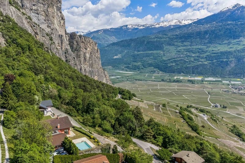 Villa d'exception avec piscine et panorama spectaculaire sur la vallée (2)